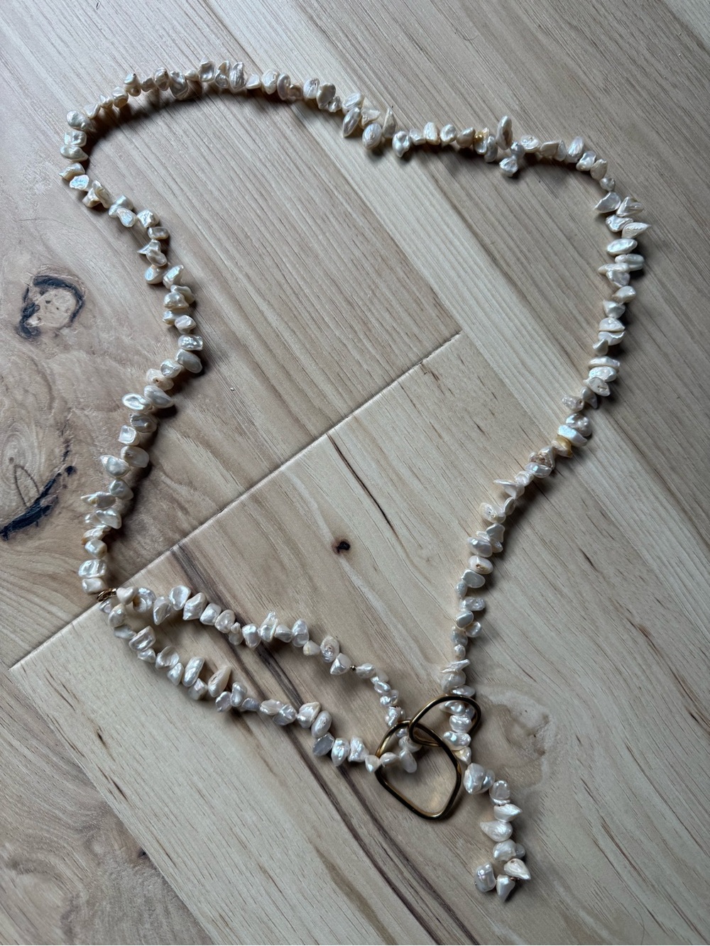 Cream Freshwater Pearl lariat Necklace with Gold Accent